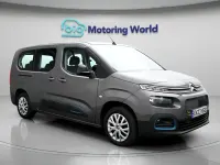 Usado Citroën e-Berlingo Feel 100 kW (136 HP) 2023 Cinzento Monovolume
