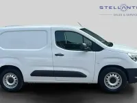 Used Vauxhall Combo 98 kW (134 HP) 2025 White MPV