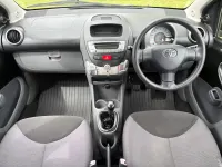 Usado Toyota Aygo 67 CV (49 kW) 2007 Negro Utilitario