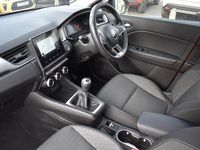 Used Renault Captur Iconic 140 HP (102 kW) 2022 Orange SUV