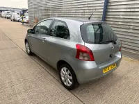 Begagnad Toyota Yaris 85 HK (62 kW) 2007 Silver Halvkombi