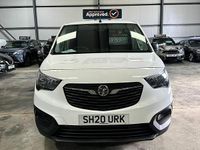Second-hand Vauxhall Combo Edition 100 CP (73 kW) 2020 Alb Monovolum