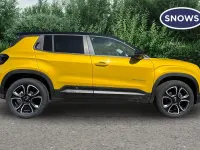 Used Jeep Avenger Summit 100 HP (73 kW) 2025 Yellow SUV