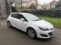 Used Vauxhall Astra Excite 100 HP (73 kW) 2015 White Hatchback