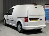Usado VW Caddy Trendline 102 HP (75 kW) 2019 Branco Monovolume