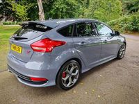 Begagnad Ford Focus ST 185 HK (136 kW) 2018 Grå Halvkombi