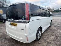 Begagnad Toyota Noah 2026 Vit Minibuss