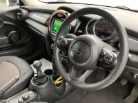 Usado Mini Cooper Classic 136 HP (100 kW) 2019 Branco Citadino