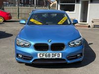 Begagnad BMW 118 Sport Line 2019 Blå Halvkombi