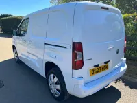 Second-hand Vauxhall Combo 100 CP (73 kW) 2023 Alb Monovolum