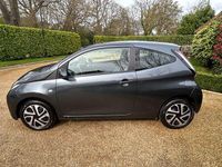 Usado Toyota Aygo X-play 2015 Cinzento Citadino