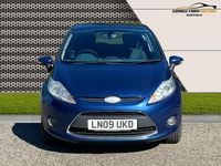 Usado Ford Fiesta Zetec 81 HP (59 kW) 2009 Azul Citadino