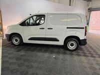 Used Vauxhall Combo 100 HP (73 kW) 2022 White MPV