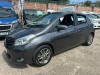 Begagnad Toyota Yaris Plus 99 HK (72 kW) 2014 Grå Halvkombi