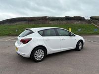 Used Vauxhall Astra S 110 HP (80 kW) 2013 White Hatchback