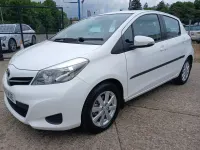 Used Toyota Yaris 101 HP (74 kW) 2013 White Hatchback