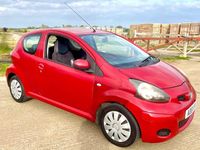 Usado Toyota Aygo 68 HP (50 kW) 2011 Vermelho Citadino