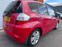 Begagnad Honda Jazz EX 100 HK (73 kW) 2009 Röd Halvkombi