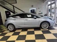 Second-hand Vauxhall Astra Elite 150 CP (110 kW) 2017 Argintiu Hatchback