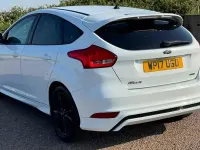 Used Ford Focus ST-Line 125 HP (91 kW) 2017 White Hatchback
