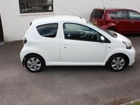 Used Toyota Aygo 68 HP (50 kW) 2013 White Hatchback