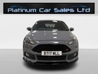 Usado Ford Focus ST 185 CV (136 kW) 2017 Gris Utilitario