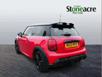 Usado Mini Cooper Hatch 134 CV (98 kW) 2022 Rojo Utilitario
