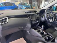used Nissan Qashqai 1.3 DiG-T N-Connecta 5dr [Glass Roof Pack] Manual