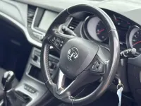 Usado Vauxhall Astra 110 HP (80 kW) 2018 Cinzento Carrinha