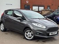 Begagnad Ford Fiesta Zetec 2016 Grå Halvkombi