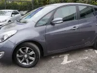 Usado Hyundai ix20 SE 90 CV (66 kW) 2016 Gris Utilitario