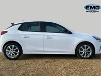 Używany Vauxhall Corsa Design Edition 100 KM (73 kW) 2023 Biały Hatchback