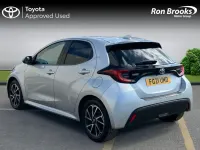 Second-hand Toyota Yaris Hybrid Design 2021 Argintiu Hatchback