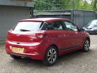 Used Hyundai i20 Premium 90 HP (66 kW) 2015 Red Hatchback