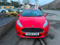 Begagnad Ford Fiesta Zetec 82 HK (60 kW) 2016 Röd Halvkombi