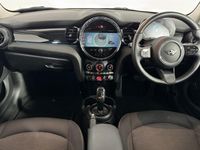 Używany Mini Cooper Classic 134 KM (98 kW) 2023 Czerwony Hatchback