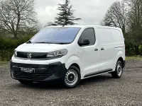 Second-hand Vauxhall Vivaro 2024 Alb Monovolum