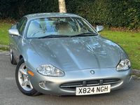 Usado Jaguar XK8 290 HP (213 kW) 2001 Prateado Coupé