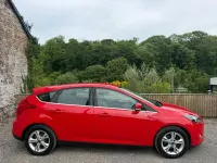Used Ford Focus Zetec 125 HP (91 kW) 2012 Red Hatchback