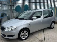 Usado Skoda Roomster SE 105 HP (77 kW) 2013 Prateado Monovolume