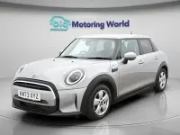Usado Mini Cooper Classic 136 CV (100 kW) 2023 Plateado Utilitario