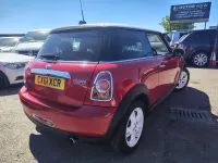Begagnad Mini Cooper Hatch 122 HK (89 kW) 2011 Röd Halvkombi