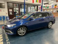 Used Toyota Auris Hybrid 136 HP (100 kW) 2018 Blue Estate