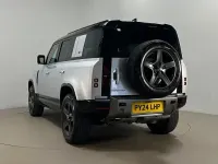 Usado Land Rover Defender SE Dynamic 245 HP (180 kW) 2024 Prateado SUV