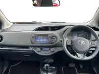 Usata Toyota Yaris Hybrid 101 CV (74 kW) 2019 Rosso Utilitaria
