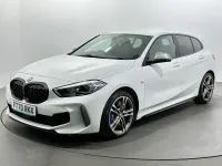 Begagnad BMW M135 Sport Line 2021 Vit Halvkombi