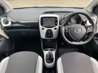 Usado Toyota Aygo X-pure 69 CV (50 kW) 2016 Blanco Utilitario