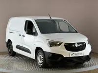 Second-hand Vauxhall Combo Edition 100 CP (73 kW) 2021 Alb Monovolum