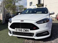 Used Ford Focus ST 250 HP (183 kW) 2017 White Estate