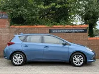 Used Toyota Auris 116 HP (85 kW) 2017 Blue Hatchback